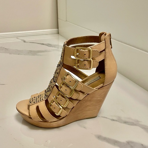 Cynthia Vincent Leather and Wood Platform Sandals - Picture 2 of 5